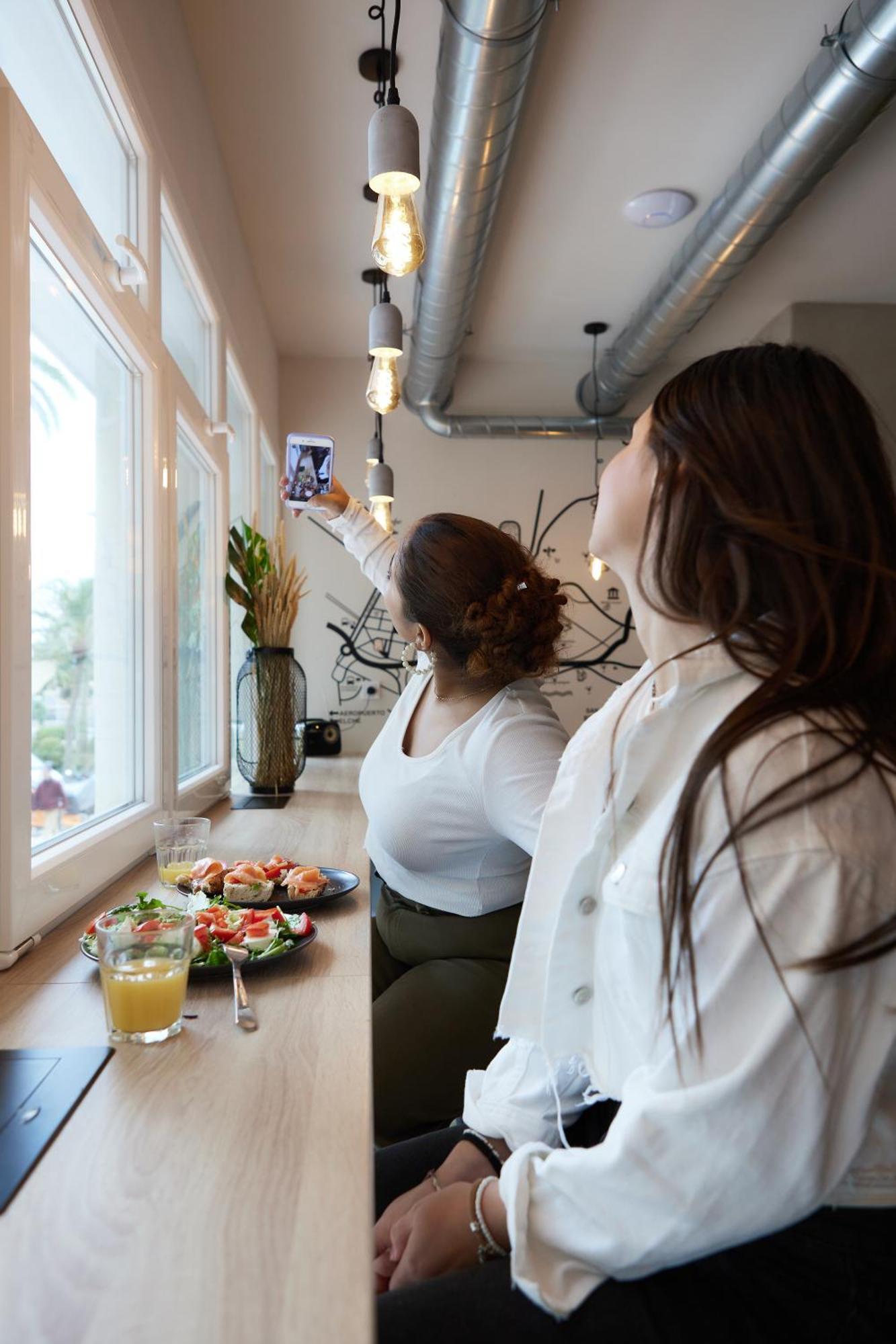 Hostel Dos Estaciones - Free Towels, Coffee & Tea, Remote Check-In 알리칸테 외부 사진